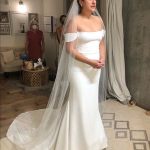 NEW Never Worn Pearl Wedding Bridal Veil